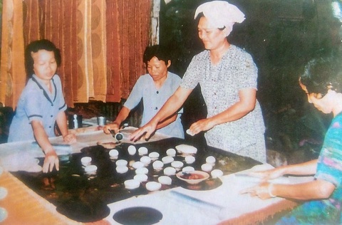 Tết về, thình thịch tiếng chày giã bột làm món bánh phồng - Ảnh 2. Tết về, thình thịch tiếng chày giã bột làm món bánh phồng - Ảnh 2.
