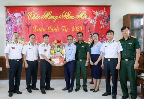 Đoàn đại biểu TP.HCM thăm, chúc tết Bộ tư lệnh Vùng 2 và Lữ đoàn 125 Hải quân - Ảnh 1. Đoàn đại biểu TP.HCM thăm, chúc tết Bộ tư lệnh Vùng 2 và Lữ đoàn 125 Hải quân - Ảnh 1.