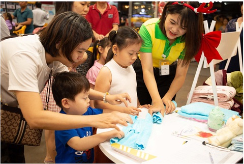 Xuân về và những chiếc khăn kết nối yêu thương - Ảnh 2. Xuân về và những chiếc khăn kết nối yêu thương - Ảnh 2.