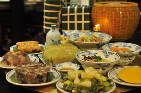 Mâm cỗ ngày tết: ở đâu không thể thiếu thịt hun khói, nem chạo? - Ảnh 1. Mâm cỗ ngày tết: ở đâu không thể thiếu thịt hun khói, nem chạo? - Ảnh 1.