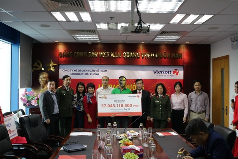 Tài xế Grab trúng Jackpot 57 tỷ dành 1,5 tỷ làm từ thiện - Ảnh 2. Tài xế Grab trúng Jackpot 57 tỷ dành 1,5 tỷ làm từ thiện - Ảnh 2.