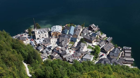 Khách quá đông, làng cổ tích Hallstatt vỡ trận - Ảnh 1. Khách quá đông, làng cổ tích Hallstatt vỡ trận - Ảnh 1.