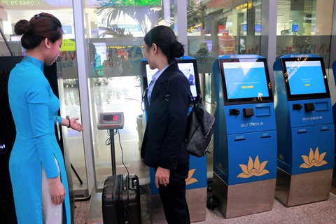 Hành khách có thể tự làm thủ tục hành lý khi bay nội địa - Ảnh 1. Hành khách có thể tự làm thủ tục hành lý khi bay nội địa - Ảnh 1.