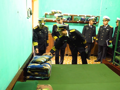 Bộ tư lệnh Vùng 1 Hải quân thăm, tặng quà Tết chiến sĩ, ngư dân - Ảnh 5. Bộ tư lệnh Vùng 1 Hải quân thăm, tặng quà Tết chiến sĩ, ngư dân - Ảnh 5.