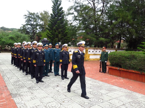 Bộ tư lệnh Vùng 1 Hải quân thăm, tặng quà Tết chiến sĩ, ngư dân - Ảnh 4. Bộ tư lệnh Vùng 1 Hải quân thăm, tặng quà Tết chiến sĩ, ngư dân - Ảnh 4.