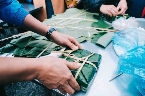 Bánh chưng xanh ấm áp tình quân dân biên giới - Ảnh 4. Bánh chưng xanh ấm áp tình quân dân biên giới - Ảnh 4.