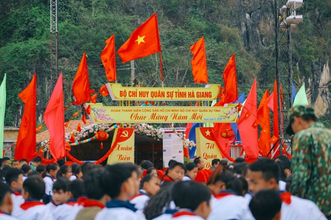 Bánh chưng xanh ấm áp tình quân dân biên giới - Ảnh 7. Bánh chưng xanh ấm áp tình quân dân biên giới - Ảnh 7.