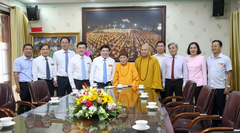 Lãnh đạo TP.HCM chúc tết, tặng quà chức sắc tôn giáo, nhân sĩ trí thức - Ảnh 3. Lãnh đạo TP.HCM chúc tết, tặng quà chức sắc tôn giáo, nhân sĩ trí thức - Ảnh 3.