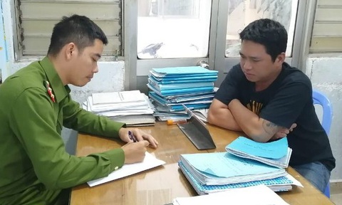 Bóc gỡ đường dây đánh bạc qua mạng ngàn tỉ: 17 mũi giáp công ở 5 thành phố lớn - Ảnh 1. Bóc gỡ đường dây đánh bạc qua mạng ngàn tỉ: 17 mũi giáp công ở 5 thành phố lớn - Ảnh 1.