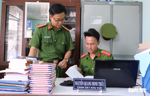 Nhật ký công tác nhói lòng của một công an phường - Ảnh 1. Nhật ký công tác nhói lòng của một công an phường - Ảnh 1.