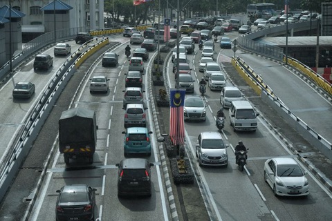 Dân Malaysia được giảm nửa tiền phạt giao thông nếu nộp trực tuyến - Ảnh 1. Dân Malaysia được giảm nửa tiền phạt giao thông nếu nộp trực tuyến - Ảnh 1.