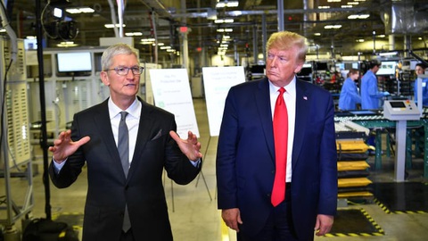 Ông Trump chỉ trích Apple chỉ biết hưởng, không chịu giúp mở khóa iPhone - Ảnh 1. Ông Trump chỉ trích Apple chỉ biết hưởng, không chịu giúp mở khóa iPhone - Ảnh 1.