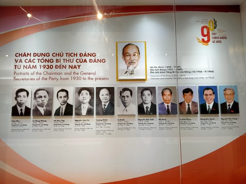 Khai mạc trưng bày Tự hào 90 năm Đảng Cộng sản Việt Nam - Ảnh 3. Khai mạc trưng bày Tự hào 90 năm Đảng Cộng sản Việt Nam - Ảnh 3.