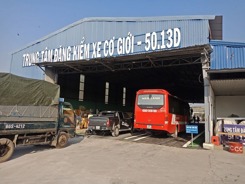 Đình chỉ trung tâm đăng kiểm ở Bình Chánh vì cho xe không đạt chuẩn ‘qua cửa’ - Ảnh 1. Đình chỉ trung tâm đăng kiểm ở Bình Chánh vì cho xe không đạt chuẩn ‘qua cửa’ - Ảnh 1.