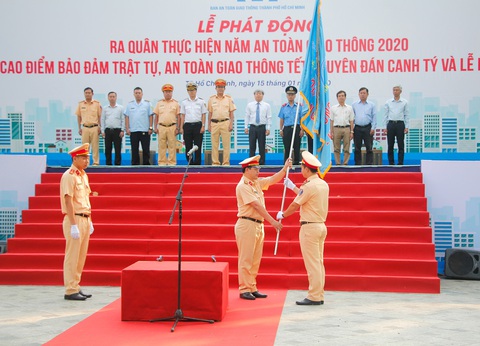 TP.HCM ra quân thực hiện năm An toàn giao thông 2020 - Ảnh 2. TP.HCM ra quân thực hiện năm An toàn giao thông 2020 - Ảnh 2.