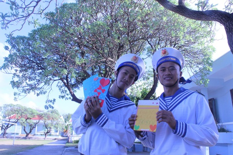 Thiệp xuân ra đảo Trường Sa - Ảnh 1. Thiệp xuân ra đảo Trường Sa - Ảnh 1.