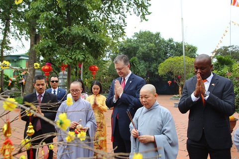 Đại sứ Mỹ trân trọng truyền thống người Việt, đón Tết ở Hà Nội - Ảnh 3. Đại sứ Mỹ trân trọng truyền thống người Việt, đón Tết ở Hà Nội - Ảnh 3.