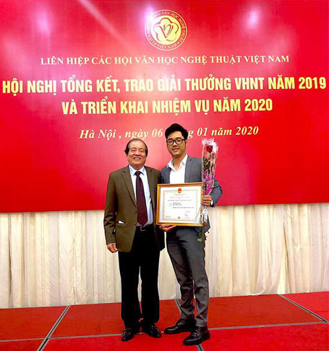 Giảng viên ĐH Duy Tân giành giải C tại giải thưởng Văn học - Nghệ thuật 2019 - Ảnh 1. Giảng viên ĐH Duy Tân giành giải C tại giải thưởng Văn học - Nghệ thuật 2019 - Ảnh 1.