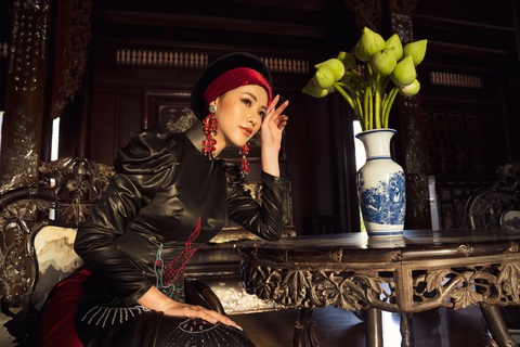 Hoa hậu Phương Khánh, Minh Tú khoe sắc trong bộ sưu tập áo dài Bay lả bay la - Ảnh 7. Hoa hậu Phương Khánh, Minh Tú khoe sắc trong bộ sưu tập áo dài Bay lả bay la - Ảnh 7.
