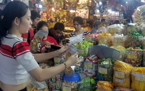 Mứt Trung Quốc đội lốt hàng Việt - Ảnh 1. Mứt Trung Quốc đội lốt hàng Việt - Ảnh 1.