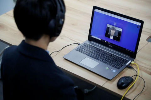 Người Hàn Quốc học cách đánh bại robot tuyển dụng - Ảnh 1. Người Hàn Quốc học cách đánh bại robot tuyển dụng - Ảnh 1.