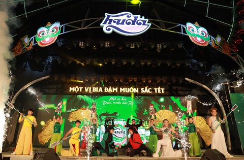 Huda mang hơi thở hiện đại đến với lễ hội Tết truyền thống ở miền Trung - Ảnh 1. Huda mang hơi thở hiện đại đến với lễ hội Tết truyền thống ở miền Trung - Ảnh 1.