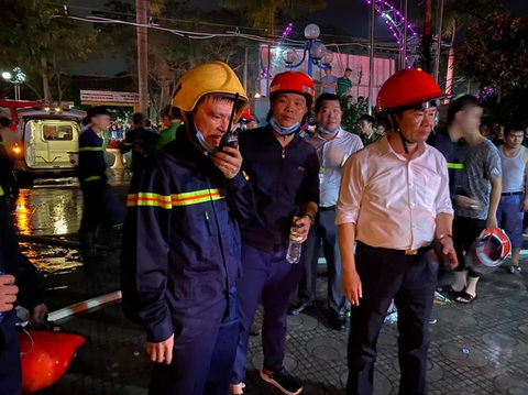 Cháy lớn tại tòa nhà Dầu khí Thanh Hóa, 1 người chết, 11 người ngạt khí - Ảnh 2. Cháy lớn tại tòa nhà Dầu khí Thanh Hóa, 1 người chết, 11 người ngạt khí - Ảnh 2.