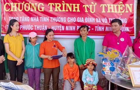 Quyền Linh, Mỹ Tâm và các nghệ sĩ góp thêm chút ấm áp ngày Tết - Ảnh 3. Quyền Linh, Mỹ Tâm và các nghệ sĩ góp thêm chút ấm áp ngày Tết - Ảnh 3.