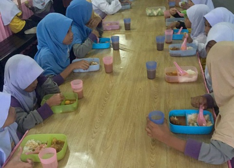 Malaysia cấp bữa sáng miễn phí cho học sinh nghèo - Ảnh 1. Malaysia cấp bữa sáng miễn phí cho học sinh nghèo - Ảnh 1.