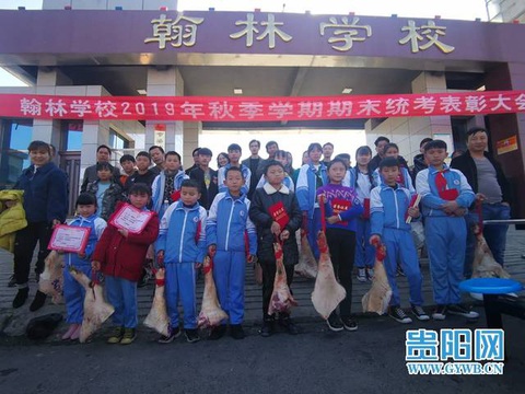 Thịt heo quá đắt, trường thưởng thịt heo cho học sinh giỏi ăn tết - Ảnh 5. Thịt heo quá đắt, trường thưởng thịt heo cho học sinh giỏi ăn tết - Ảnh 5.
