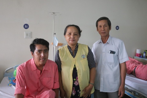 Thầy giáo nghèo đảo Hải Tặc sắp hết bệnh về quê ăn tết với học trò - Ảnh 2. Thầy giáo nghèo đảo Hải Tặc sắp hết bệnh về quê ăn tết với học trò - Ảnh 2.