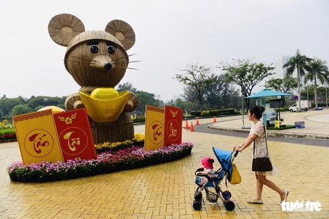 Cận cảnh đường hoa rước lộc đồng hoa Phú Mỹ Hưng Tết Canh Tý - Ảnh 15. Cận cảnh đường hoa rước lộc đồng hoa Phú Mỹ Hưng Tết Canh Tý - Ảnh 15.