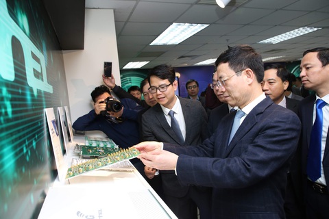 Thực hiện cuộc gọi 5G đầu tiên trên thiết bị hạ tầng mạng do Việt Nam sản xuất - Ảnh 2. Thực hiện cuộc gọi 5G đầu tiên trên thiết bị hạ tầng mạng do Việt Nam sản xuất - Ảnh 2.