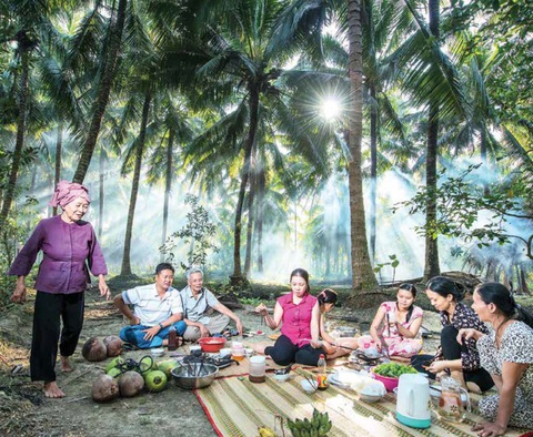 Tết của người Việt có gì lạ trong mắt... Tây? - Ảnh 1. Tết của người Việt có gì lạ trong mắt... Tây? - Ảnh 1.