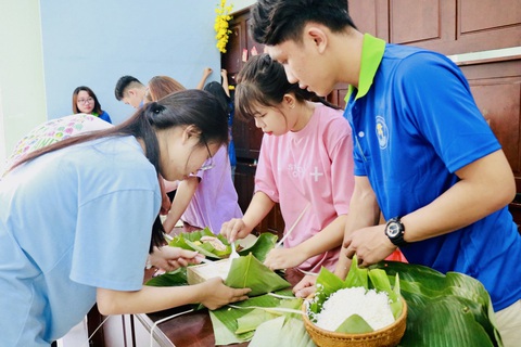 Vui Tết xa nhà cho sinh viên khó khăn - Ảnh 1. Vui Tết xa nhà cho sinh viên khó khăn - Ảnh 1.