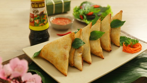 Chả giò Tom Yum - món ăn lạ miệng đưa cơm ngày tết - Ảnh 1. Chả giò Tom Yum - món ăn lạ miệng đưa cơm ngày tết - Ảnh 1.