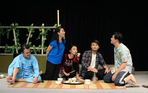 15 vở kịch tết Sài Gòn năm nay thấm đẫm chất quê - Ảnh 2. 15 vở kịch tết Sài Gòn năm nay thấm đẫm chất quê - Ảnh 2.