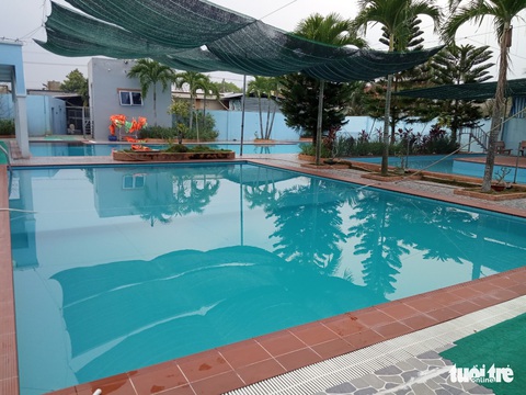 Học sinh lớp 5 chết đuối dưới hồ bơi chiều 23 tết - Ảnh 1. Học sinh lớp 5 chết đuối dưới hồ bơi chiều 23 tết - Ảnh 1.