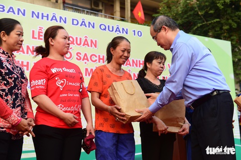 Nhiều quận huyện ra quân vì Thành phố sạch - Thành phố văn hoá’ - Ảnh 6. Nhiều quận huyện ra quân vì Thành phố sạch - Thành phố văn hoá’ - Ảnh 6.