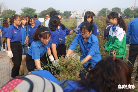 Nhiều quận huyện ra quân vì Thành phố sạch - Thành phố văn hoá’ - Ảnh 7. Nhiều quận huyện ra quân vì Thành phố sạch - Thành phố văn hoá’ - Ảnh 7.