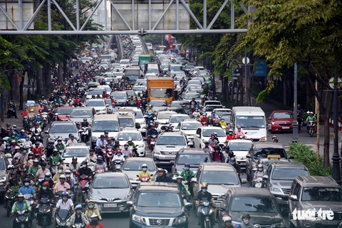 Bắt đầu cuộc Xuân vận... nhích từng chút một - Ảnh 1. Bắt đầu cuộc Xuân vận... nhích từng chút một - Ảnh 1.