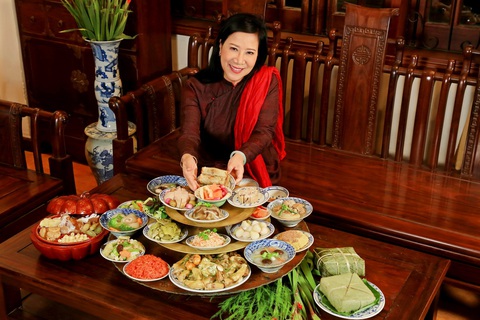 Sắc màu văn hóa đằng sau các mâm cơm cúng ông bà tổ tiên - Ảnh 1. Sắc màu văn hóa đằng sau các mâm cơm cúng ông bà tổ tiên - Ảnh 1.