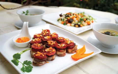 Bò kim tiền, ốc nấu thả, xào hạnh nhân... món thất truyền của Tết - Ảnh 2. Bò kim tiền, ốc nấu thả, xào hạnh nhân... món thất truyền của Tết - Ảnh 2.
