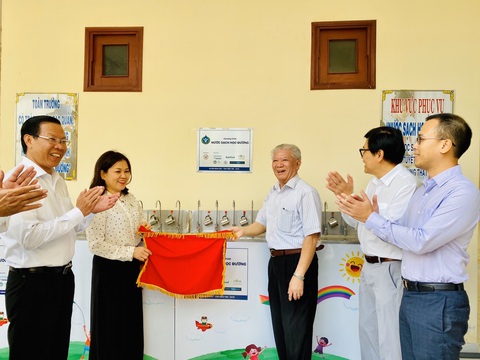 Niềm vui “nước sạch học đường” trước thềm năm mới tại Bình Đại, Bến Tre - Ảnh 1. Niềm vui “nước sạch học đường” trước thềm năm mới tại Bình Đại, Bến Tre - Ảnh 1.