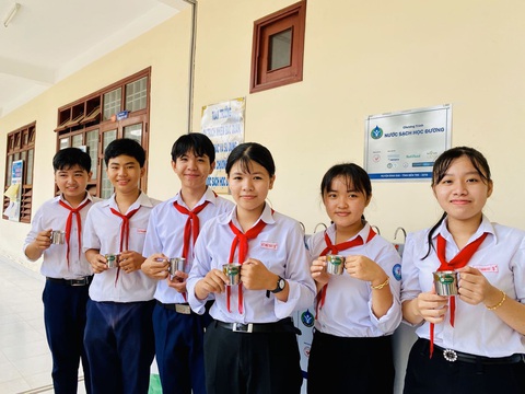 Niềm vui “nước sạch học đường” trước thềm năm mới tại Bình Đại, Bến Tre - Ảnh 2. Niềm vui “nước sạch học đường” trước thềm năm mới tại Bình Đại, Bến Tre - Ảnh 2.