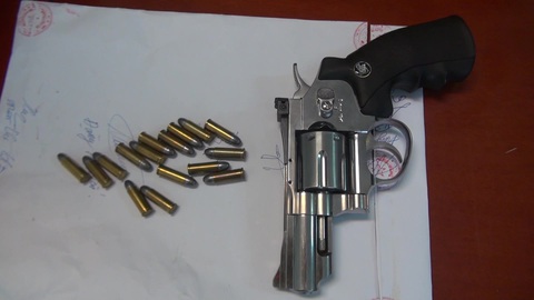 Tạm giữ 2 nghi phạm vận chuyển 10 bánh heroin, 4kg ma túy đá - Ảnh 4. Tạm giữ 2 nghi phạm vận chuyển 10 bánh heroin, 4kg ma túy đá - Ảnh 4.