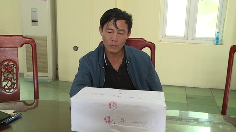 Tạm giữ 2 nghi phạm vận chuyển 10 bánh heroin, 4kg ma túy đá - Ảnh 2. Tạm giữ 2 nghi phạm vận chuyển 10 bánh heroin, 4kg ma túy đá - Ảnh 2.