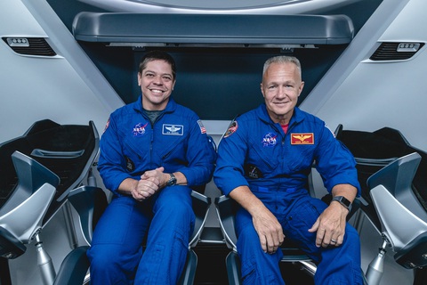 SpaceX thử nghiệm tàu con thoi Crew Dragon có tới 8 động cơ - Ảnh 2. SpaceX thử nghiệm tàu con thoi Crew Dragon có tới 8 động cơ - Ảnh 2.