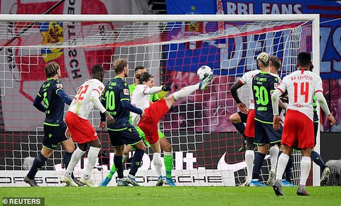 ‘Hiện tượng’ RB Leipzig tiếp tục bay cao, bỏ xa Bayern Munich 7 điểm - Ảnh 2. ‘Hiện tượng’ RB Leipzig tiếp tục bay cao, bỏ xa Bayern Munich 7 điểm - Ảnh 2.