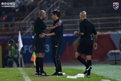 Thái Lan yêu cầu AFC làm rõ quyết định thổi phạt đền trong trận thua Saudi Arabia - Ảnh 1. Thái Lan yêu cầu AFC làm rõ quyết định thổi phạt đền trong trận thua Saudi Arabia - Ảnh 1.